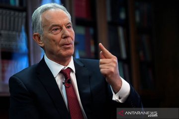 Mantan PM Inggris Tony Blair dituduh langgar aturan COVID-19