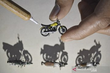 Kerajinan miniatur sepeda motor