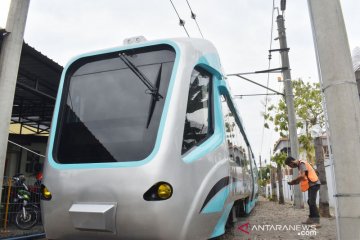 Trem bertenaga baterai buatan PT INKA