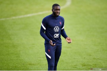 Liverpool disarankan boyong Dayot Upamecano untuk gantikan Van Dijk