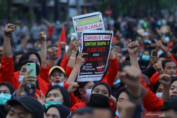 Demonstran yang diamankan di Surabaya semua negatif COVID-19