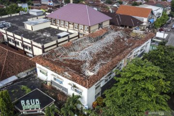 Atap bangunan RSUD Ciamis ambruk