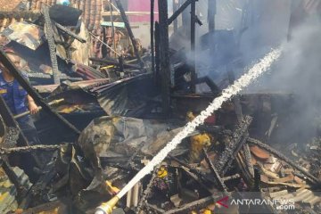 Empat rumah di Cianjur terbakar diduga akibat arus pendek listrik
