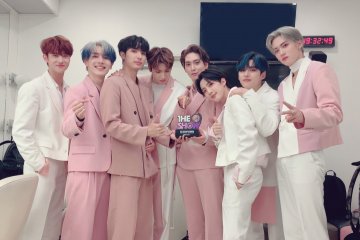 PENTAGON bawa pulang trofi musik pertama sejak 4 tahun debut