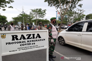 Warga pelanggar promosi kesehatan di Aceh dihukum menyapu jalan