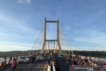 Warga diizinkan rekreasi di Jembatan Teluk Kendari sampai 30 Oktober
