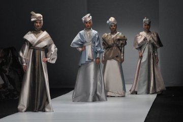 10 desainer IKRA unjuk gigi di Mercedes-Benz Russia Fashion Week 2020