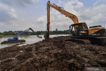 Pengerukan lumpur Setu Babakan