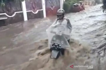 Empat titik banjir bandang di Bandung merendam rumah warga