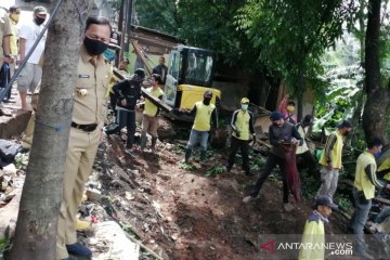 Wali Kota Bogor pimpin pengerukan material longsor atasi banjir