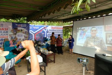 Ibas serahkan bantuan pertanian di Dapil Jatim