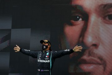 Bak bermimpi, Hamilton tak percaya ia pecahkan rekor kemenangan di F1