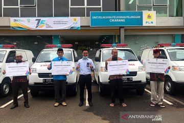 PLN Cikarang-Bekasi salurkan bantuan mobil ambulans ke empat yayasan