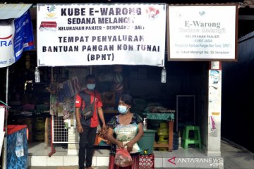 Pembelian sembako di e-Warong Denpasar