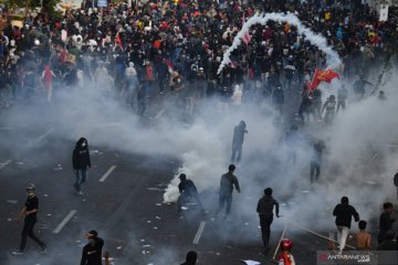 Risma berharap tidak ada lagi anak di Surabaya terlibat demo anarkis