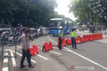 TransJakarta modifikasi 5 rute layanan akibat aksi di Patung Kuda