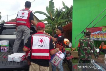 PMI distribusikan bantuan untuk korban longsor di Caringin Sukabumi