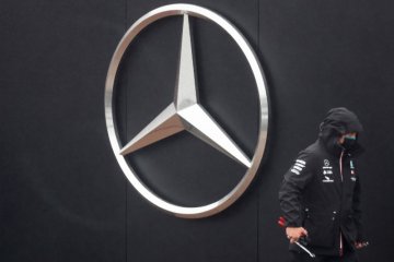 Mercedes-Benz tingkatkan kepemilikan di Aston Martin