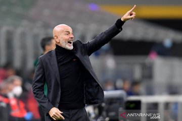 Stefano Pioli tak pikirkan soal rentetan nirkalah Milan