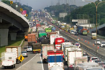 254.673 kendaraan tinggalkan Jakarta lewat Cikampek pada libur panjang