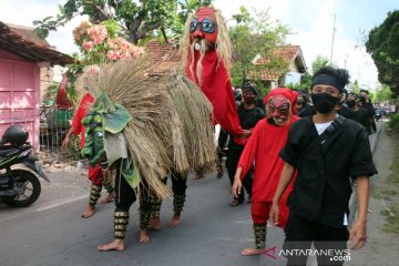 Warga Solo sajikan Barong Kemamang sosialisasi protokol kesehatan