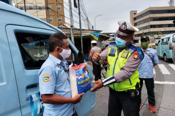 Operasi Zebra 2020, sejumlah Polres di DKI bagikan bansos dan masker