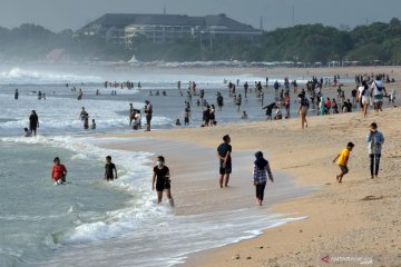 Pantai Kuta kembali ramai dikunjungi wisatawan