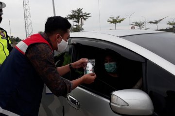 HK bagikan masker di "rest area" 87 B untuk tekan penyebaran COVID-19