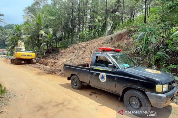 Banjir-longsor terjang Kebumen dan Cilacap-Jateng, warga mengungsi