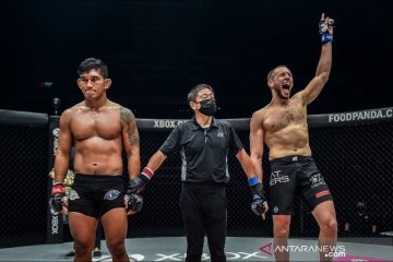 Reiner De Ridder bikin kejutan jadi juara dunia ONE Championship