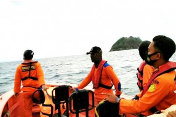 Tim SAR Pelabuhan Merak cari penumpang kapal terjun ke laut