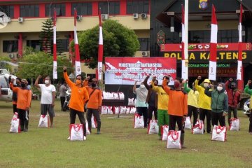 Polda Kalteng salurkan 100 paket bansos Presiden