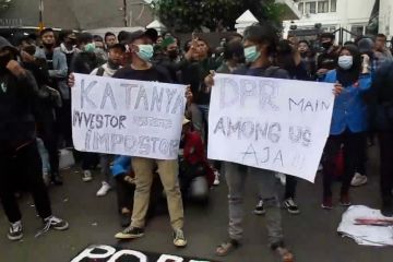 Ridwan Kamil minta masyarakat monitoring pelaksaan UU Cipta Kerja