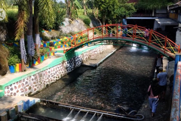 Bersih dan dipenuhi ikan, sungai Watergong Klaten menjadi tempat wisata