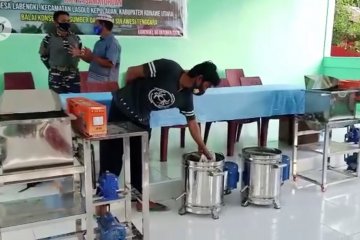 BKSDA Sultra serahkan bantuan alat produksi abon untuk Desa Labengki