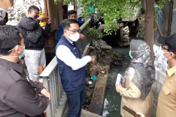 Ridwan Kamil pantau titik banjir di Depok