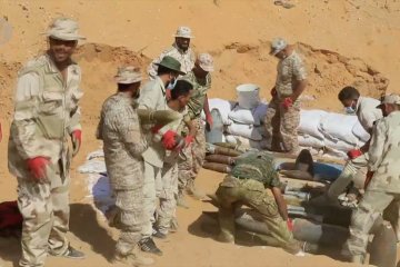 Militer Libya berpartisipasi dalam tugas pembuangan senjata