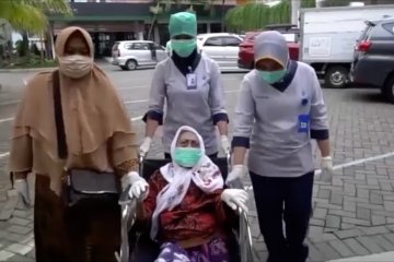 Ini penjelasan mengapa lansia mudah terserang COVID-19