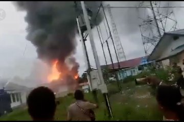 Massa rusak Kantor Bupati Keerom Papua usai pengumuman CPNS