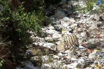 Merancang kerja bakti membersihkan sampah popok di sungai