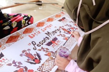 Pemkot Pariaman pesan ratusan sajadah motif batik untuk bantu pengrajin