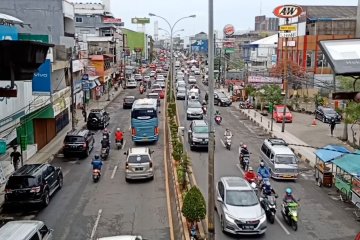 Bawaslu segera tertibkan stiker foto paslon di angkutan umum