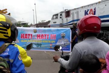 PT KAI Divre III Palembang ajak masyarakat patuhi aturan perlintasan jalur kereta