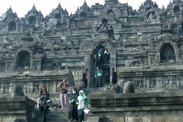 Membludak, pengunjung Candi Borobudur dibatasi