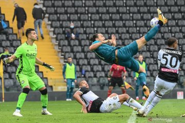 Sepakan akrobatik Ibrahimovic bantu Milan kembali ke jalur kemenangan