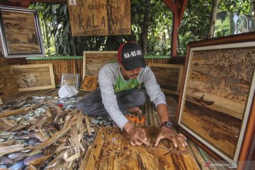 Lukisan dari pelepah pisang