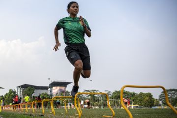 Latihan Atlet Atletik Sumatera Selatan