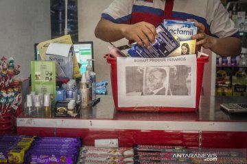 Aksi boikot produk Prancis di pasar swalayan kecil