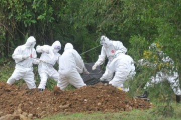Sembilan jenazah dipindahkan dari pemakaman  COVID-19 Bungus Padang