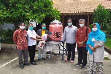 PMI-ICRC salurkan puluhan wastafel ke ponpes di Jatim